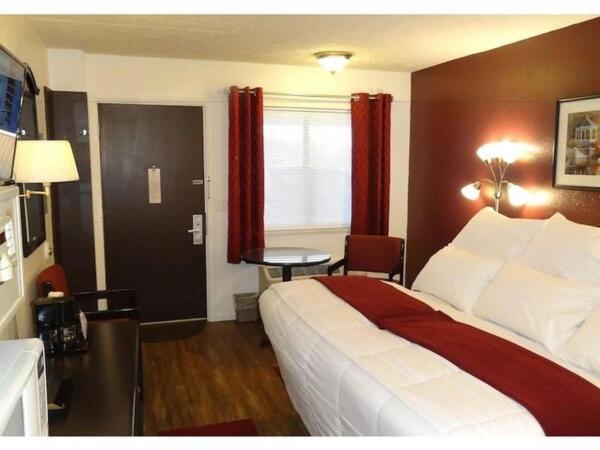 Baymont By Wyndham Petoskey Motel Exterior photo